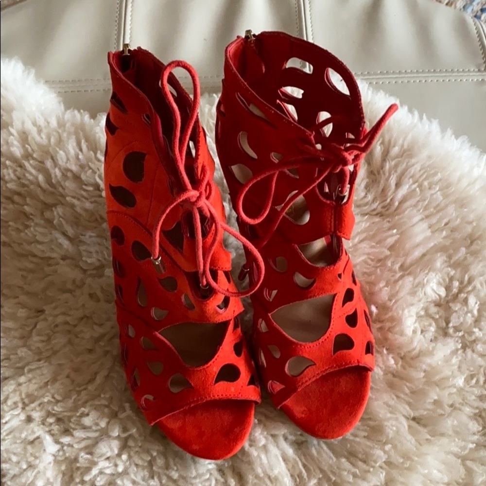 Heels - Picture 2 of 4